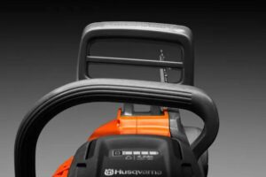 Husqvarna Chainsaw 225i 12″  Battery Chainsaw with battery and charger