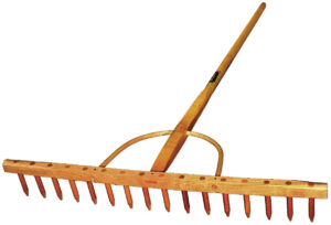 WOODEN HAY RAKE (17 TEETH) BOWED